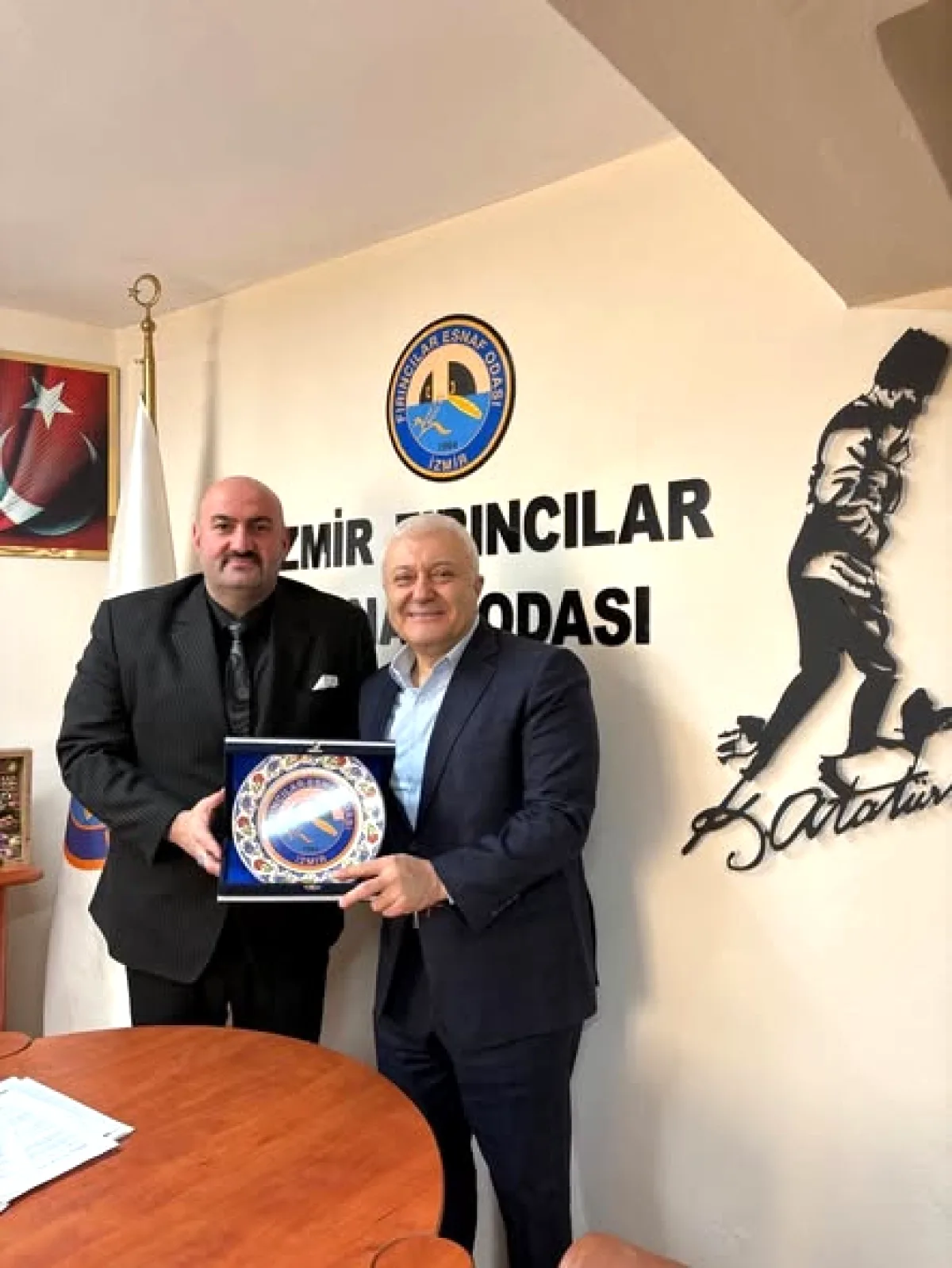 Tuncay Özkan'dan 8 Mart'ta Barış Vurgulu Mesaj Tuncay Özkan'dan 8 Mart'ta Barış Vurgulu Mesaj