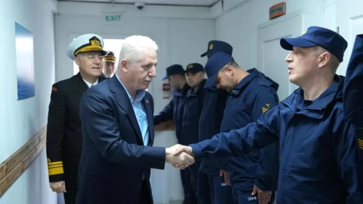 Vali Davut Gül'ün Bayram Ziyaretinde Anlamlı Buluşma Vali Davut Gül'ün Bayram Ziyaretinde Anlamlı Buluşma