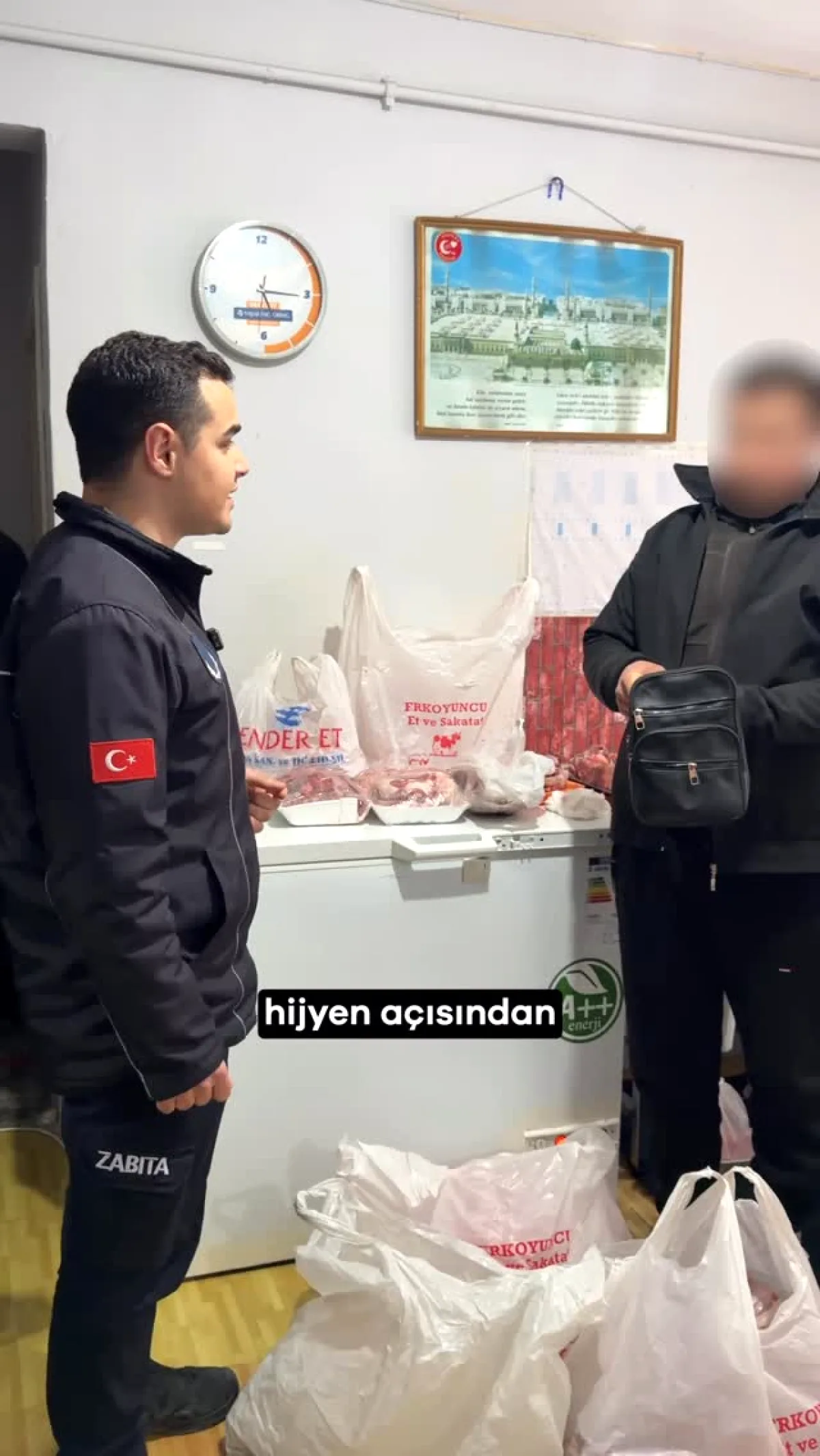 Zeytinburnu'nda Komşu İhbarı Kaçak Et Satışını Ortaya Çıkardı Zeytinburnu'nda Komşu İhbarı Kaçak Et Satışını Ortaya Çıkardı