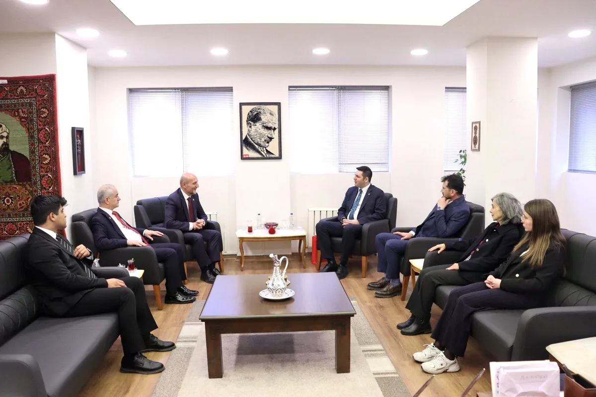 Saadet Partisi'nden Vatan Partisi'ne Sürpriz Bayram Ziyareti Saadet Partisi'nden Vatan Partisi'ne Sürpriz Bayram Ziyareti