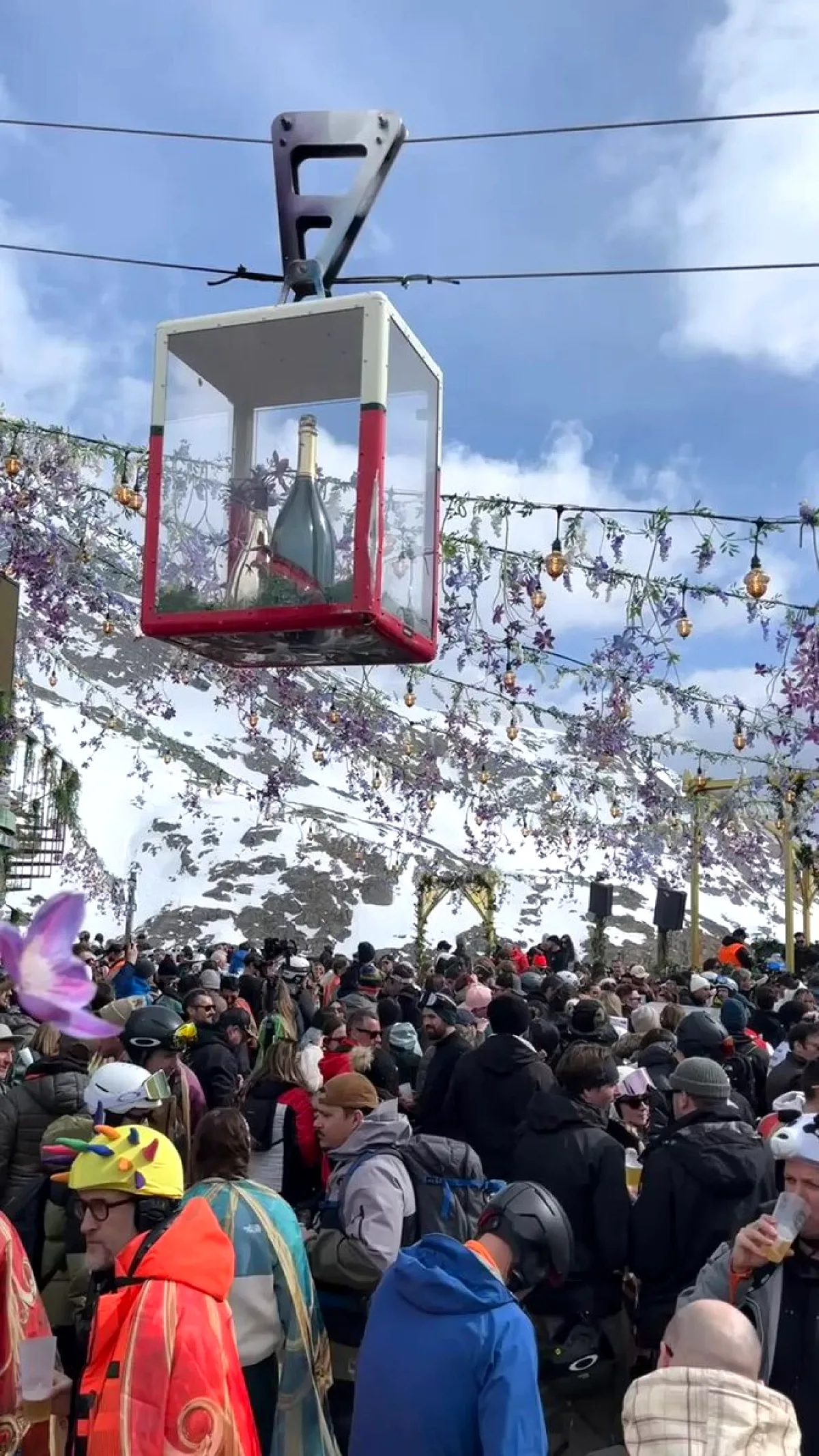KuCoin'in Tomorrowland Winter Festivalindeki Hareketli İlk Günü KuCoin'in Tomorrowland Winter Festivalindeki Hareketli İlk Günü