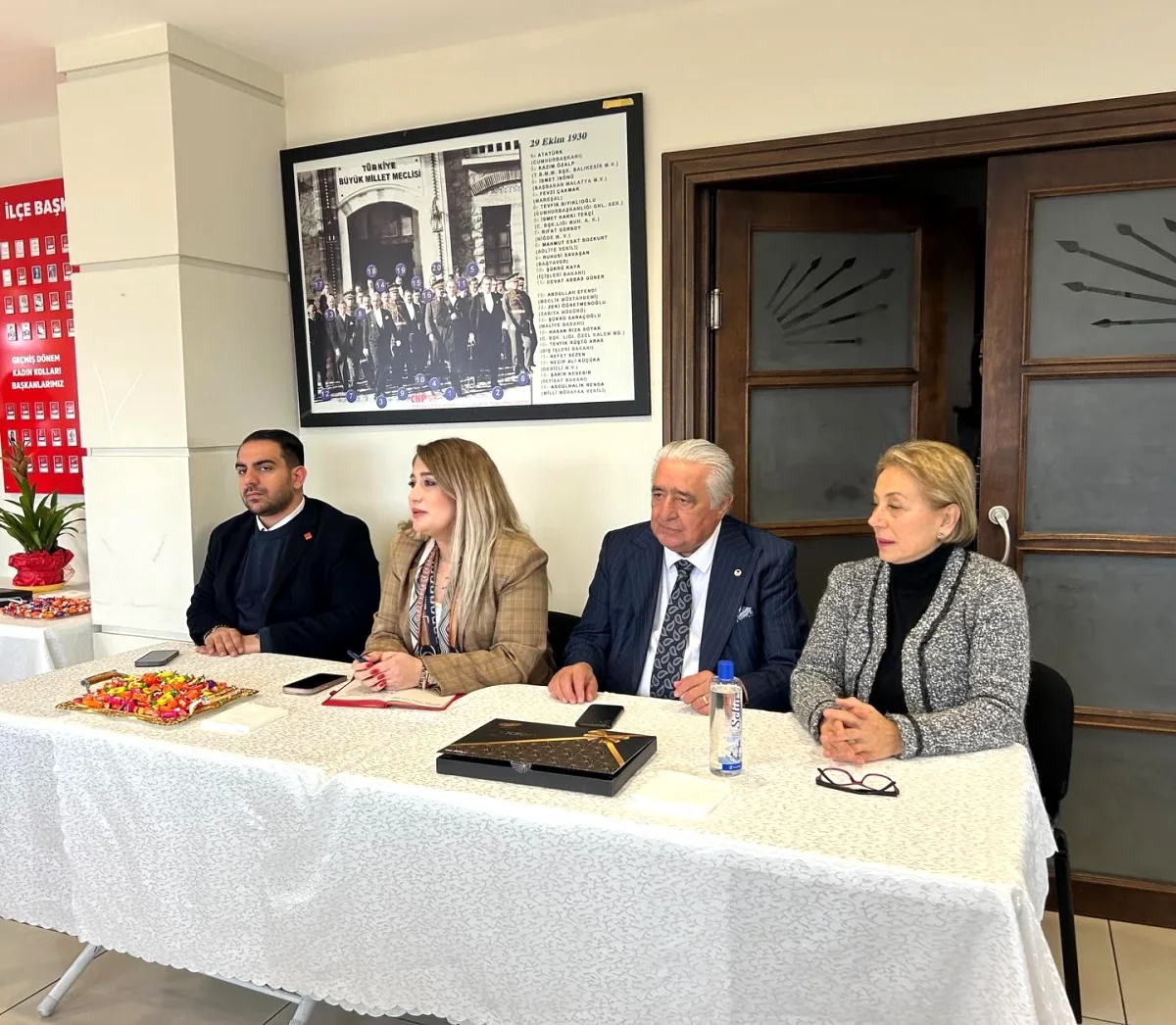 CHP Bakırköy Gençlik Kolu'ndan Bayramda Anlamlı Buluşma CHP Bakırköy Gençlik Kolu'ndan Bayramda Anlamlı Buluşma