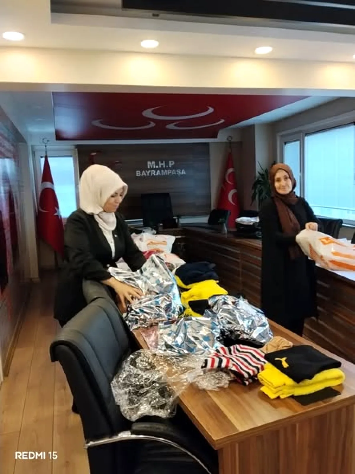 MHP Bayrampaşa'dan Çocuklara Bayram Sürprizi MHP Bayrampaşa'dan Çocuklara Bayram Sürprizi