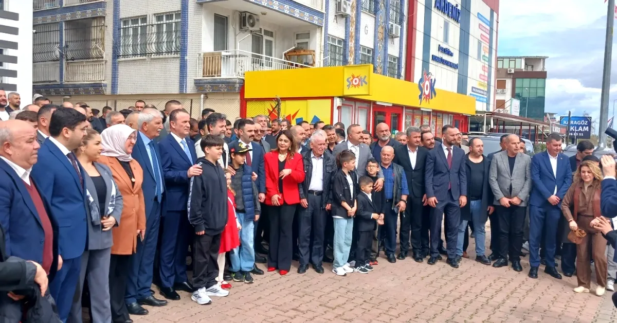 MHP Muratpaşa İlçe Teşkilatından İl Başkanlığında Bayramlaşma MHP Muratpaşa İlçe Teşkilatından İl Başkanlığında Bayramlaşma
