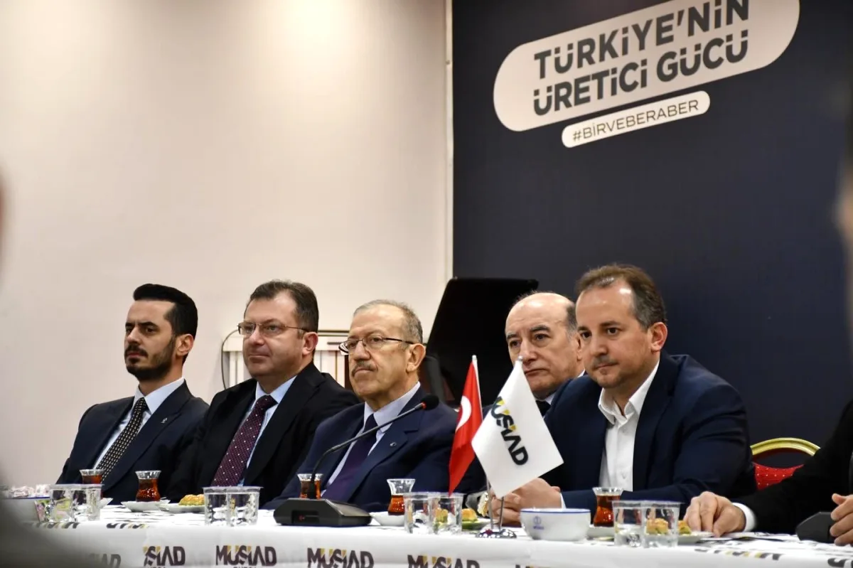 Refik Özen'den MÜSİAD Bursa'da Anlamlı Bayram Buluşması Refik Özen'den MÜSİAD Bursa'da Anlamlı Bayram Buluşması