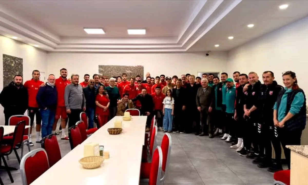 Karşıyaka'da Antrenman Öncesi Özel Buluşma Karşıyaka'da Antrenman Öncesi Özel Buluşma