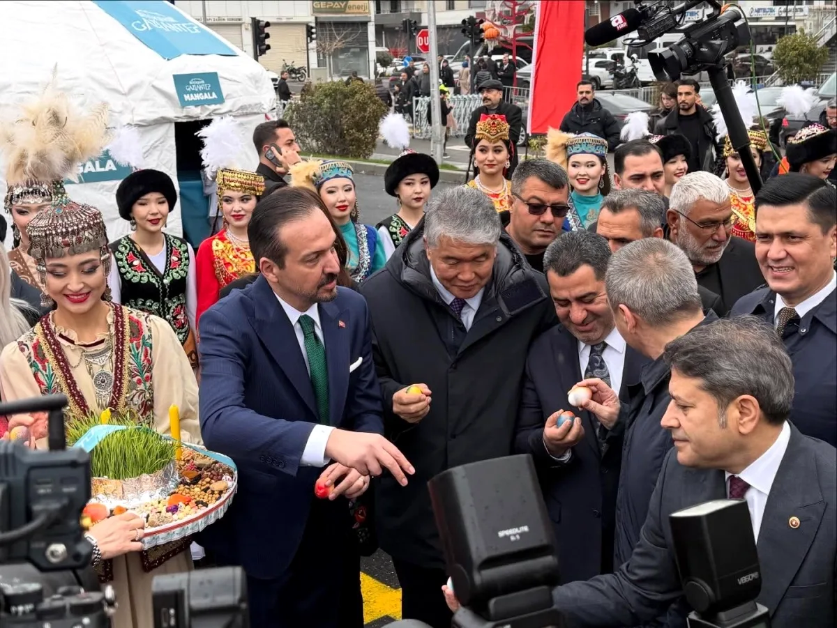 Gaziantep'teki Nevruz Kutlamasından Birlik Mesajı Gaziantep'teki Nevruz Kutlamasından Birlik Mesajı