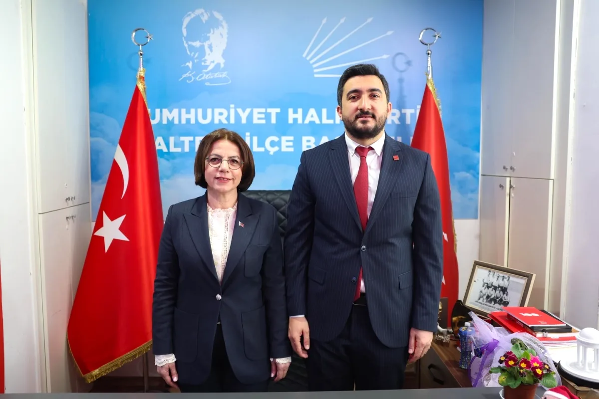 Maltepe'de Siyasi Buluşma ve Bayram Mesajı Maltepe'de Siyasi Buluşma ve Bayram Mesajı