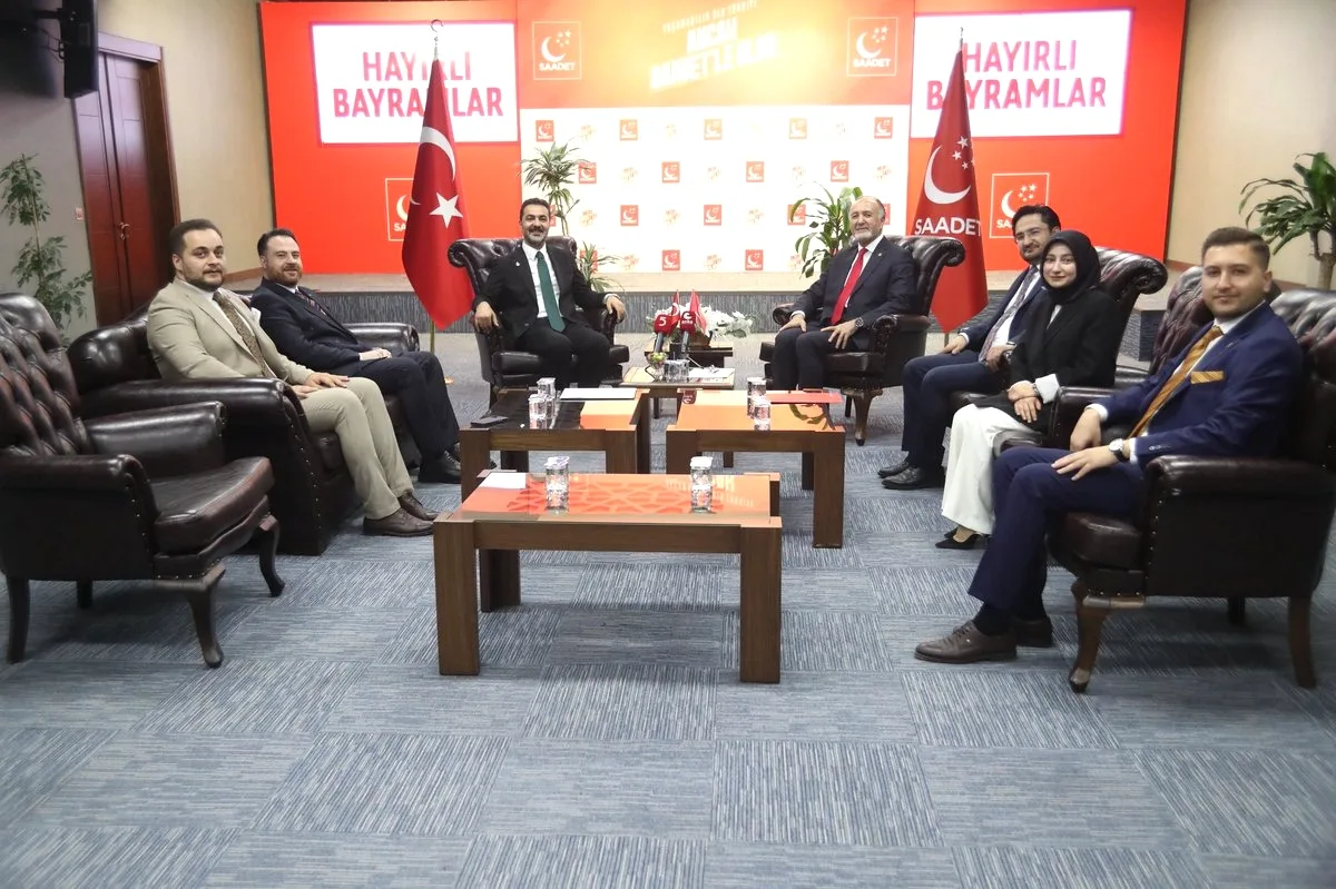Siyasi Partiden Bayram Ziyareti Siyasi Partiden Bayram Ziyareti