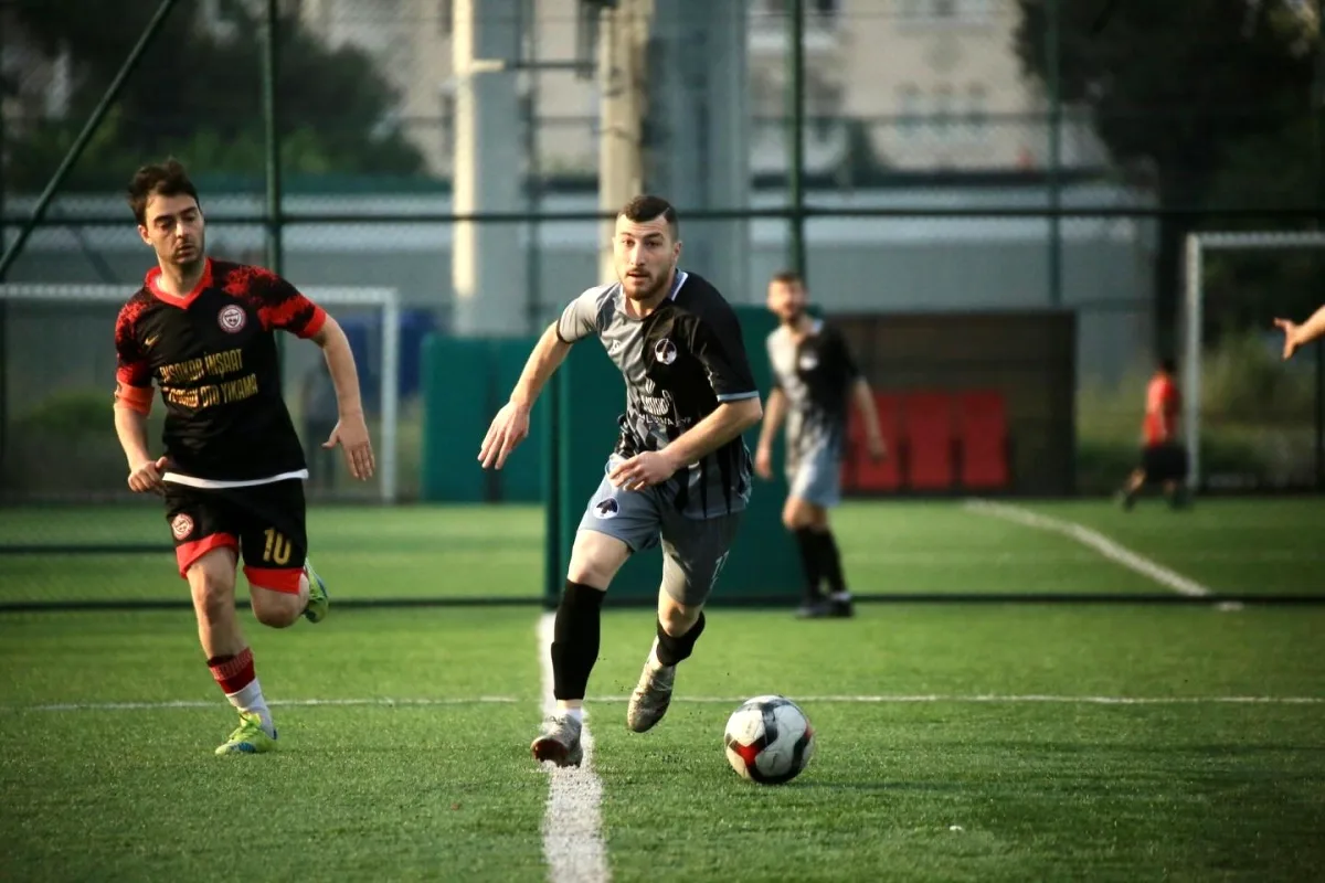 Armutlu Belediyespor Orta Sahaya Yıldız Transferi Yaptı Armutlu Belediyespor Orta Sahaya Yıldız Transferi Yaptı