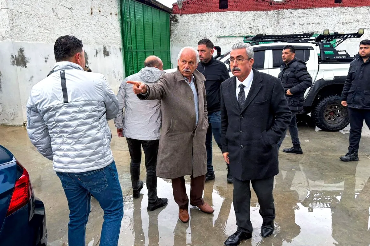 Karataş'ta Yağış Sonrası Belediye Ekipleri Sahada Karataş'ta Yağış Sonrası Belediye Ekipleri Sahada