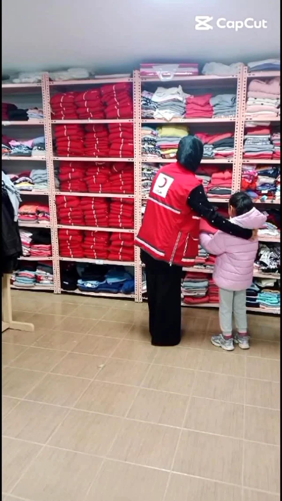 Türk Kızılay Kartal'ın Sevgi Mağazası'nda Bayram Coşkusu Türk Kızılay Kartal'ın Sevgi Mağazası'nda Bayram Coşkusu