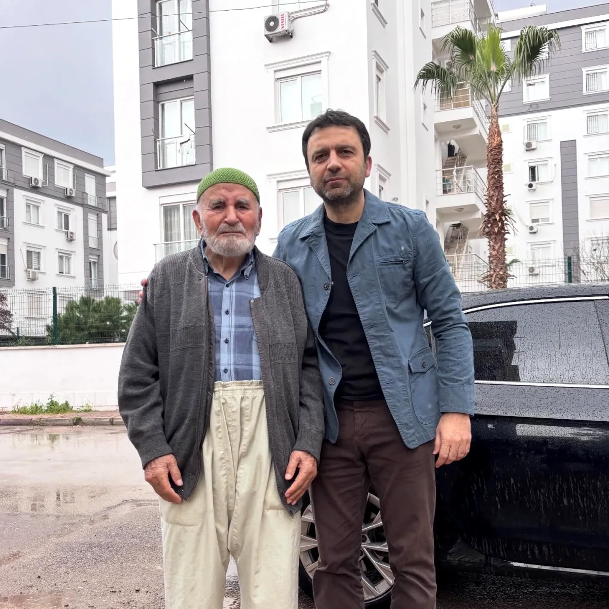 Antalya Milletvekili ve Mahallenin Kırk Yıllık Sakininin Buluşması Antalya Milletvekili ve Mahallenin Kırk Yıllık Sakininin Buluşması