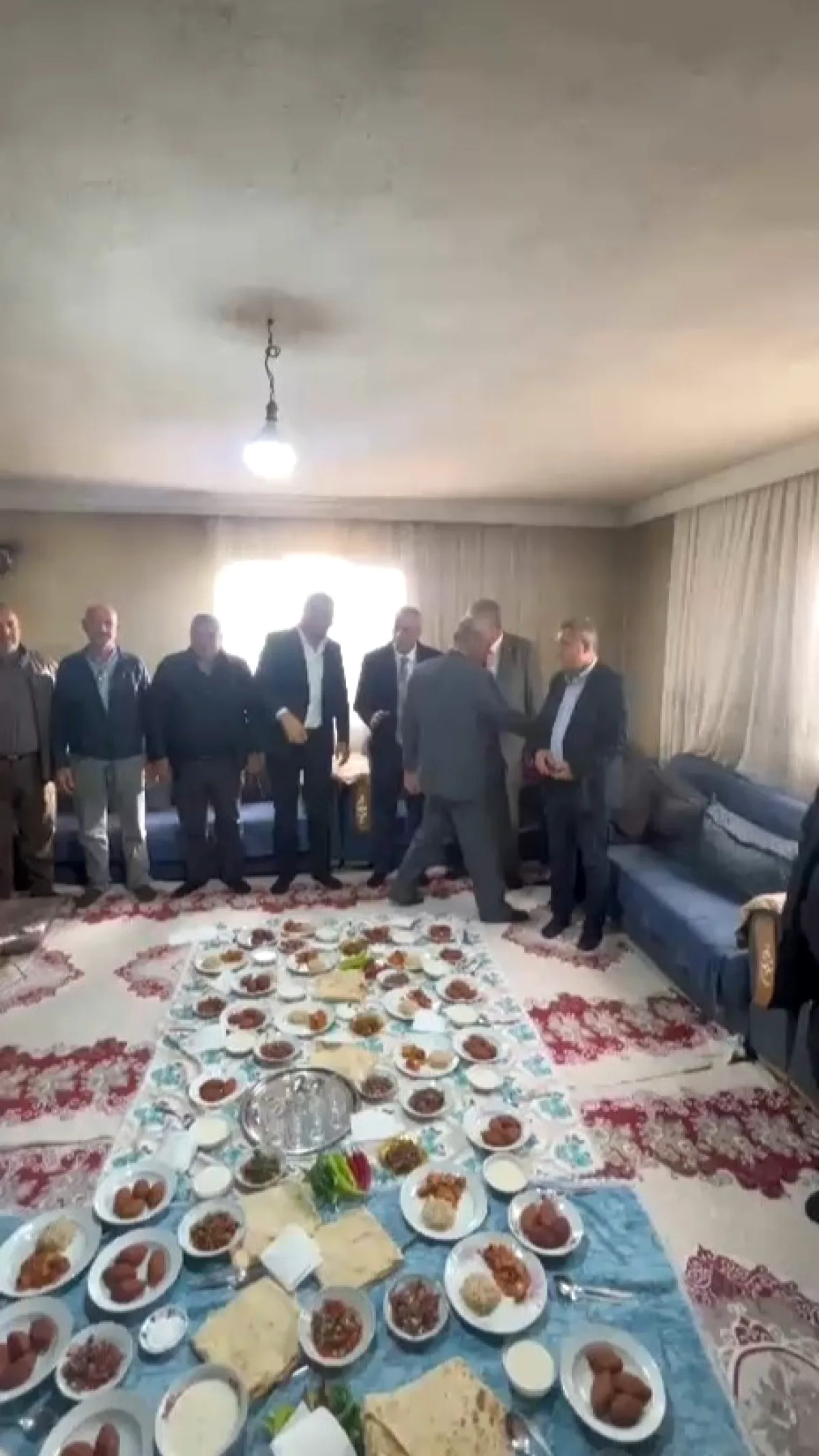Hasan Öztürkmen'in Köy Ziyaretinde Anlamlı Buluşma Hasan Öztürkmen'in Köy Ziyaretinde Anlamlı Buluşma