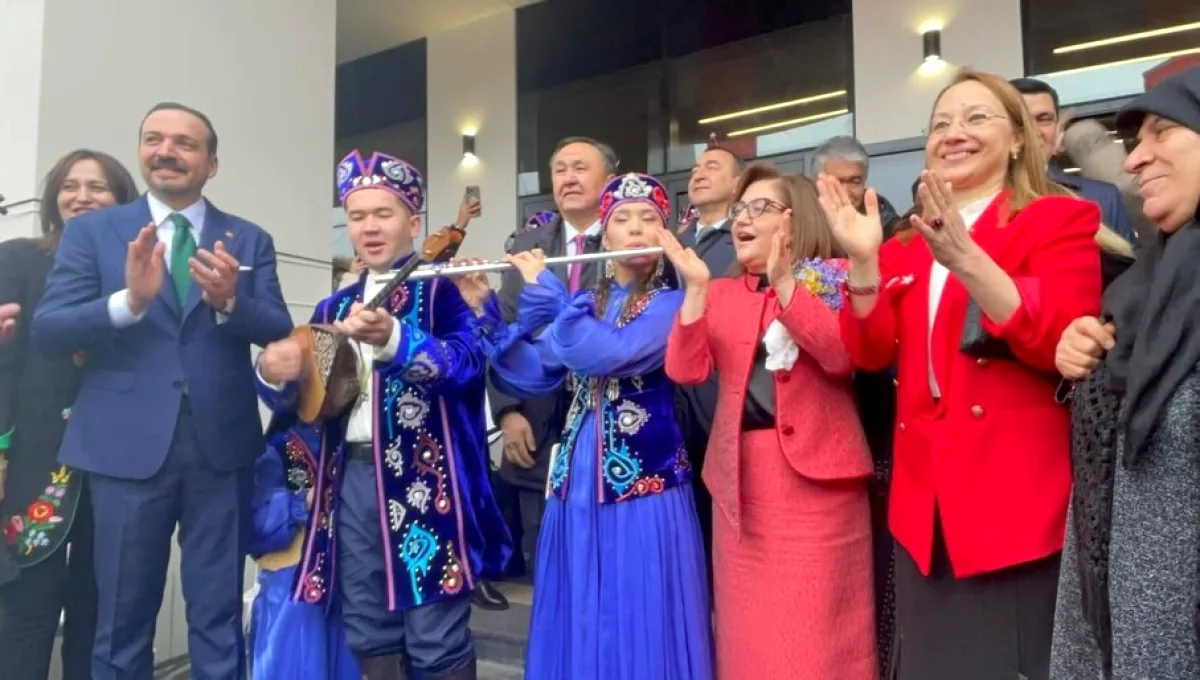 Gaziantep'teki Nevruz Kutlamalarında Kardeşlik Ruhu Öne Çıktı Gaziantep'teki Nevruz Kutlamalarında Kardeşlik Ruhu Öne Çıktı