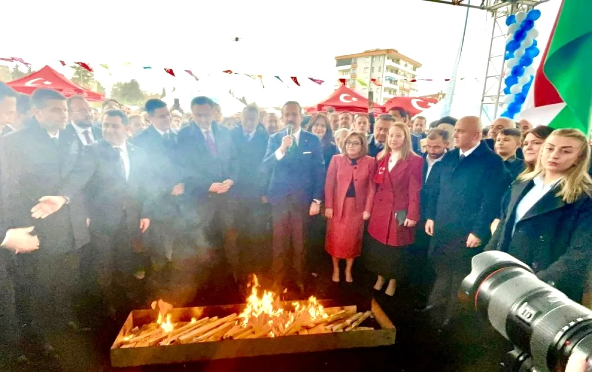 Gaziantep'te Nevruz Ateşi Yakıldı Gaziantep'te Nevruz Ateşi Yakıldı