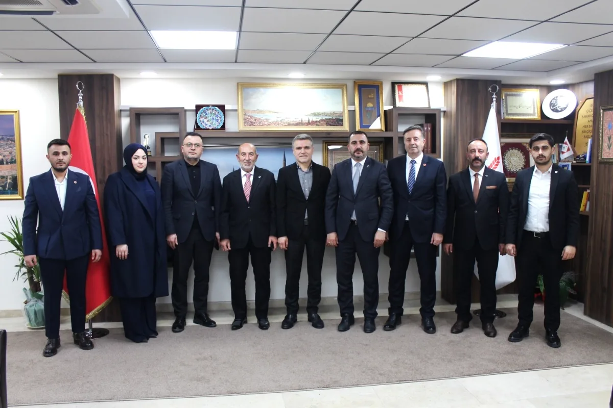 Yeniden Refah Gençlik Kollarından Bayramda Protokol Görevi Yeniden Refah Gençlik Kollarından Bayramda Protokol Görevi