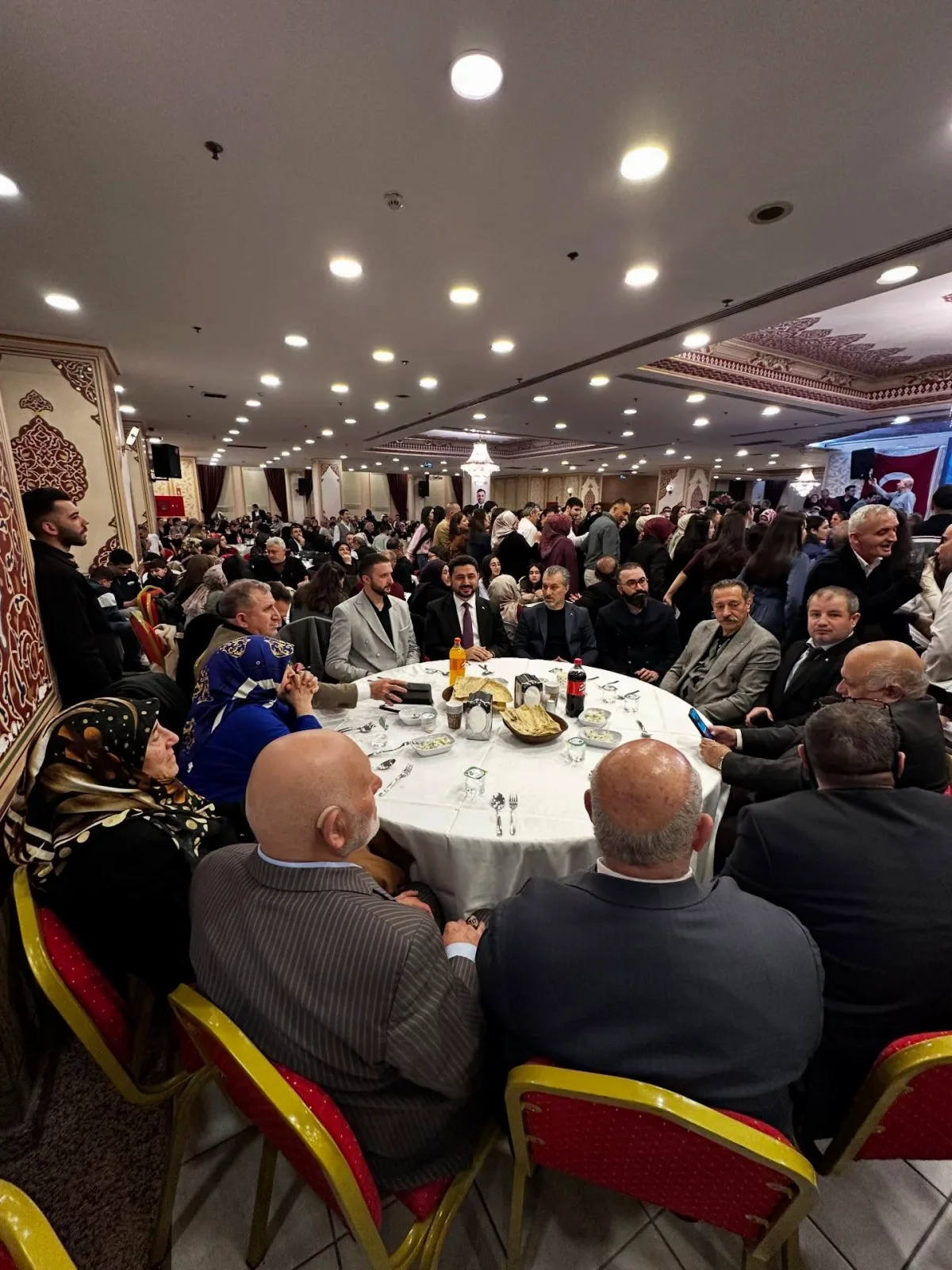 AK Partili Heyetin Hemşehrileriyle Özel Gecesi AK Partili Heyetin Hemşehrileriyle Özel Gecesi