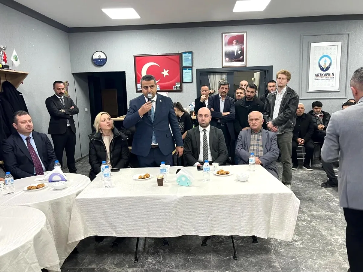 MHP'li Şenol'un Bayram Programındaki Sürpriz Buluşma MHP'li Şenol'un Bayram Programındaki Sürpriz Buluşma