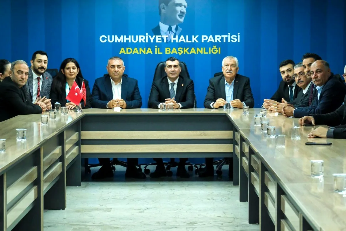 CHP Adana İl Başkanlığı'nda Bayramlaşma Töreni CHP Adana İl Başkanlığı'nda Bayramlaşma Töreni