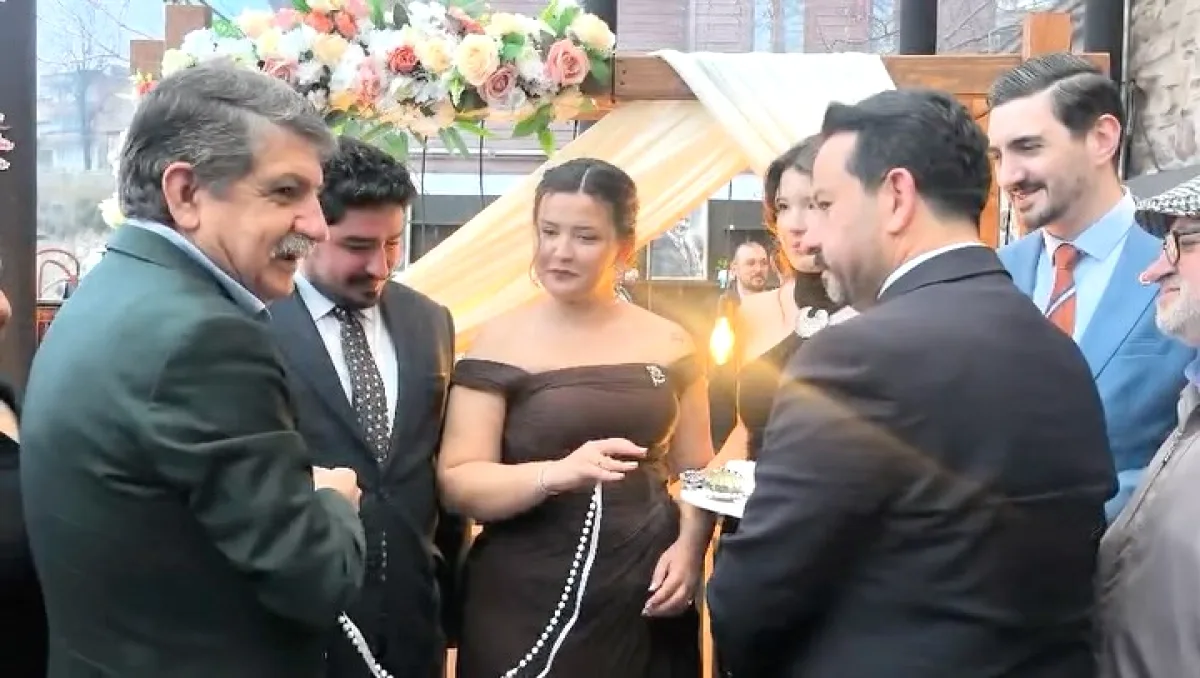 CHP'li Vekil Kanko, Parti Yöneticilerinin Nişan Töreninde CHP'li Vekil Kanko, Parti Yöneticilerinin Nişan Töreninde