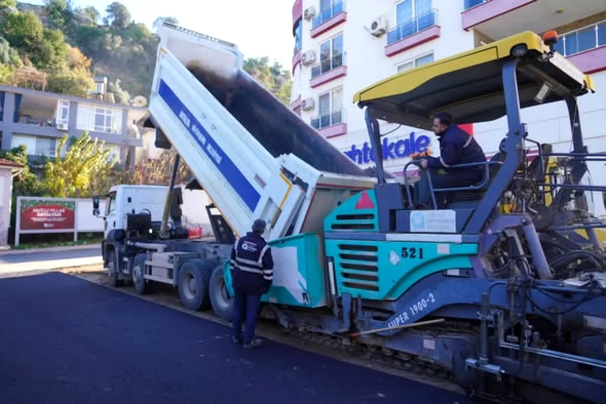 Finike'de İki Mahallede Yoğun Çalışma Finike'de İki Mahallede Yoğun Çalışma