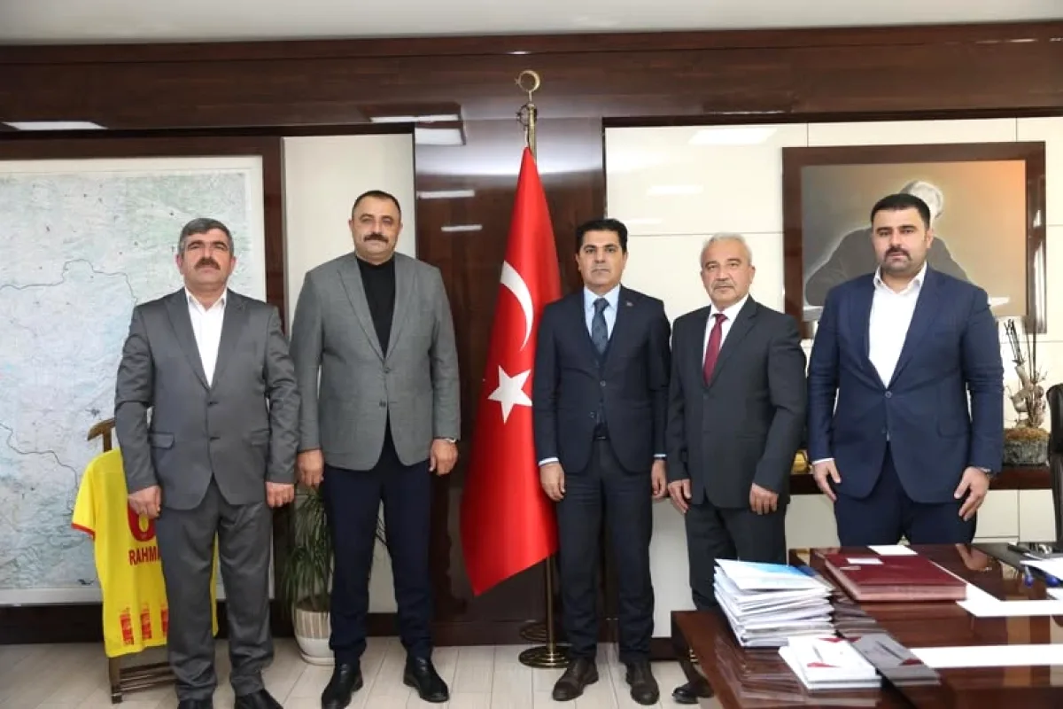 Hulusi Akar ve Memduh Büyükkılıç'tan Sarıoğlan'da Ramazan Ziyareti Hulusi Akar ve Memduh Büyükkılıç'tan Sarıoğlan'da Ramazan Ziyareti