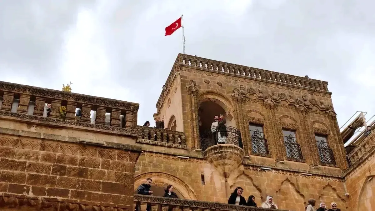 Mardin'de Bayram Tatilinde Turist Akını Yaşandı Mardin'de Bayram Tatilinde Turist Akını Yaşandı