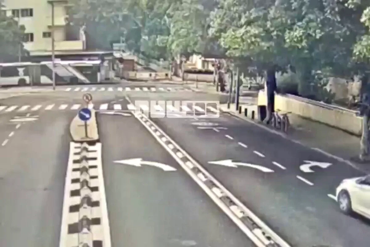 Tel Aviv'de Bir Aracın Yanına Bomba Düştü Tel Aviv'de Bir Aracın Yanına Bomba Düştü