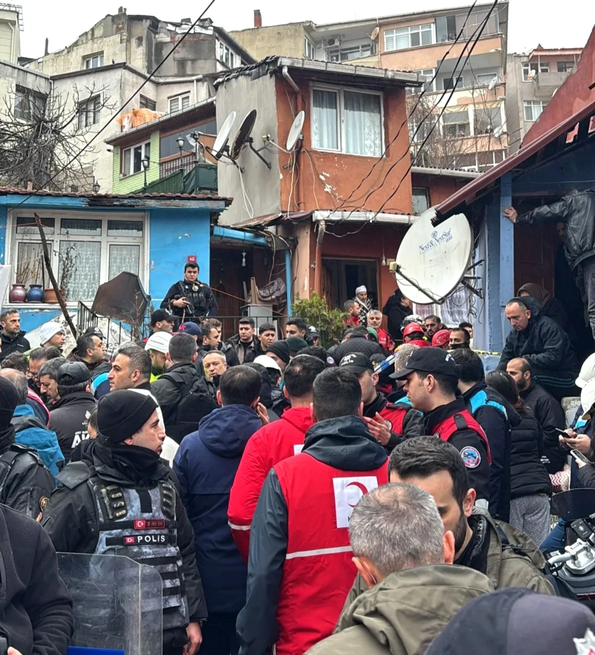 Türk Kızılay'dan Fatih'teki Çökme Sonrası Mesaj Türk Kızılay'dan Fatih'teki Çökme Sonrası Mesaj