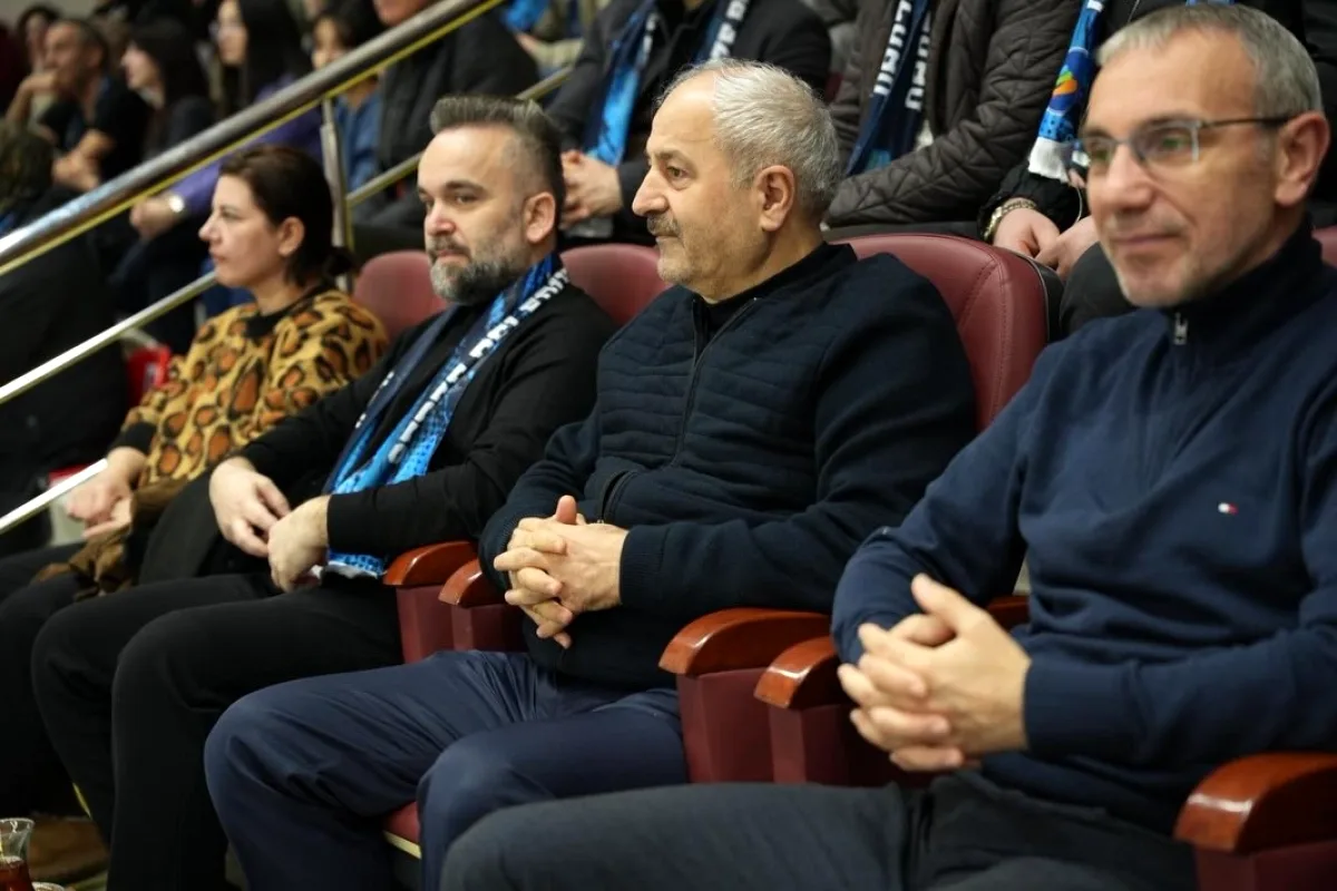 Gebze Belediyesi Tribündeki Yerini Aldı Gebze Belediyesi Tribündeki Yerini Aldı