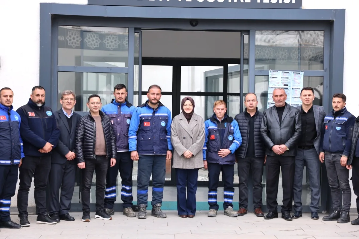 Akyurt Belediyesi Yöneticileri Bayramda Personeli Ziyaret Etti Akyurt Belediyesi Yöneticileri Bayramda Personeli Ziyaret Etti