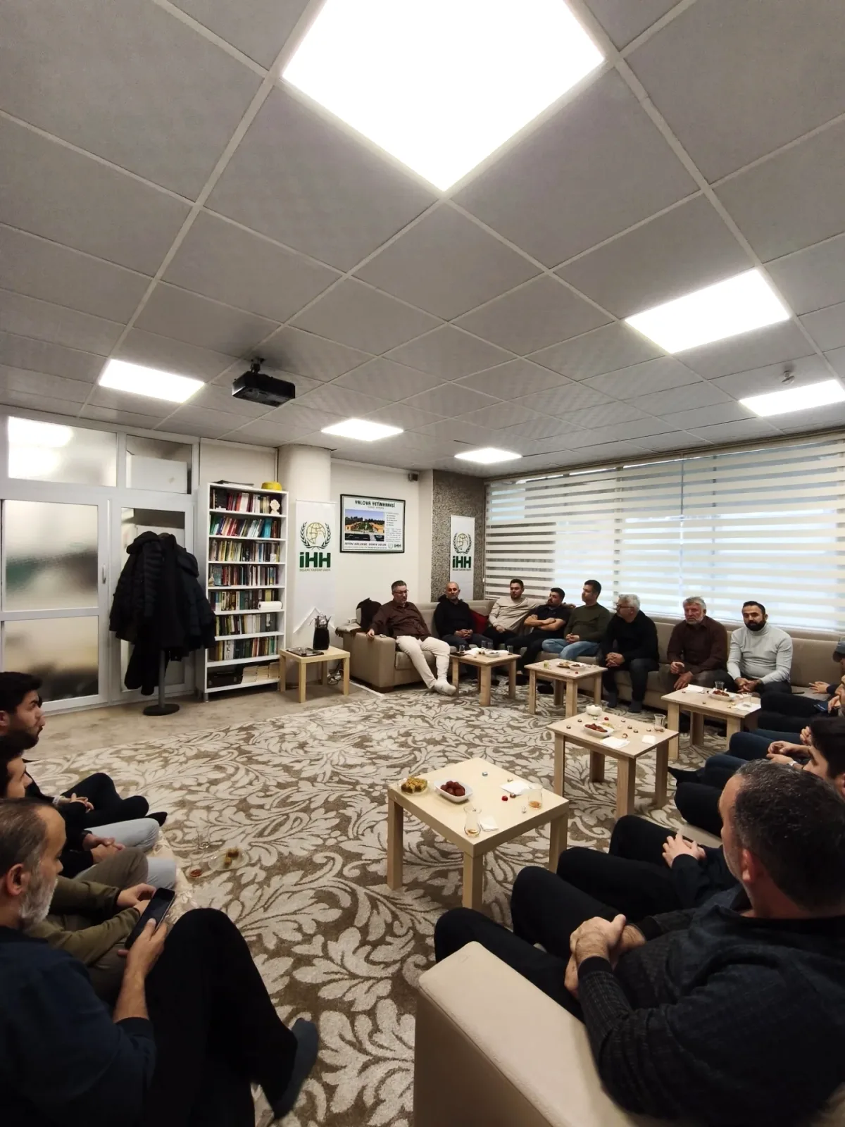 Yalova İHH Teşkilatından Anlamlı Bayram Buluşması Yalova İHH Teşkilatından Anlamlı Bayram Buluşması
