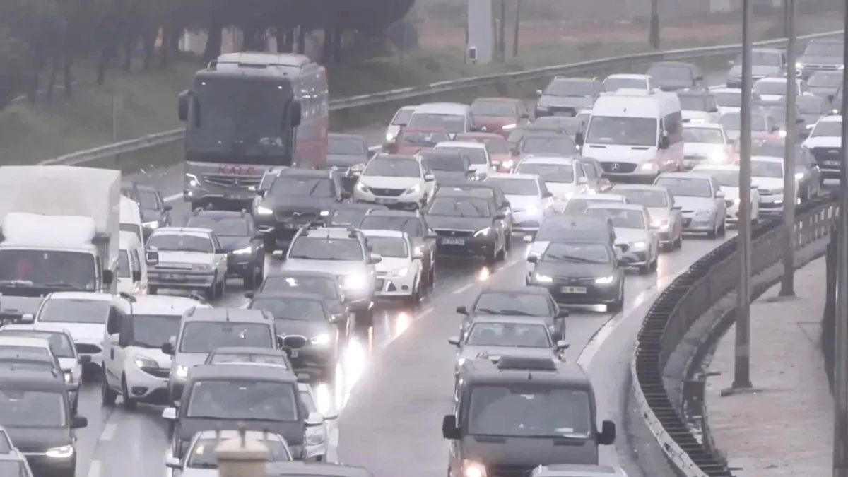 Bayram Dönüşünde İstanbul'da Trafik Yoğunluğu Arttı Bayram Dönüşünde İstanbul'da Trafik Yoğunluğu Arttı