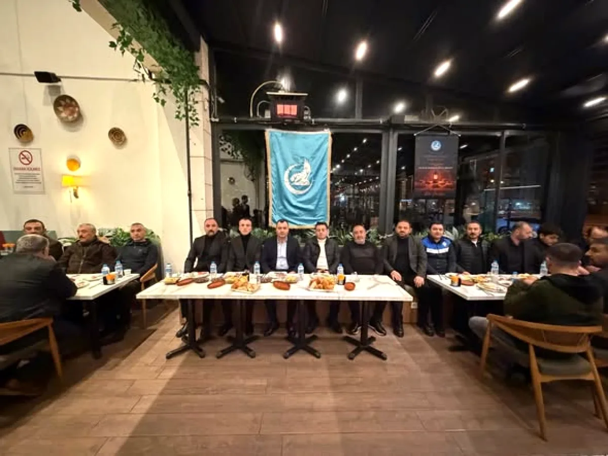 Ankara'da Siyasi Buluşma: İftar Sofrasında Birlik Mesajı Ankara'da Siyasi Buluşma: İftar Sofrasında Birlik Mesajı