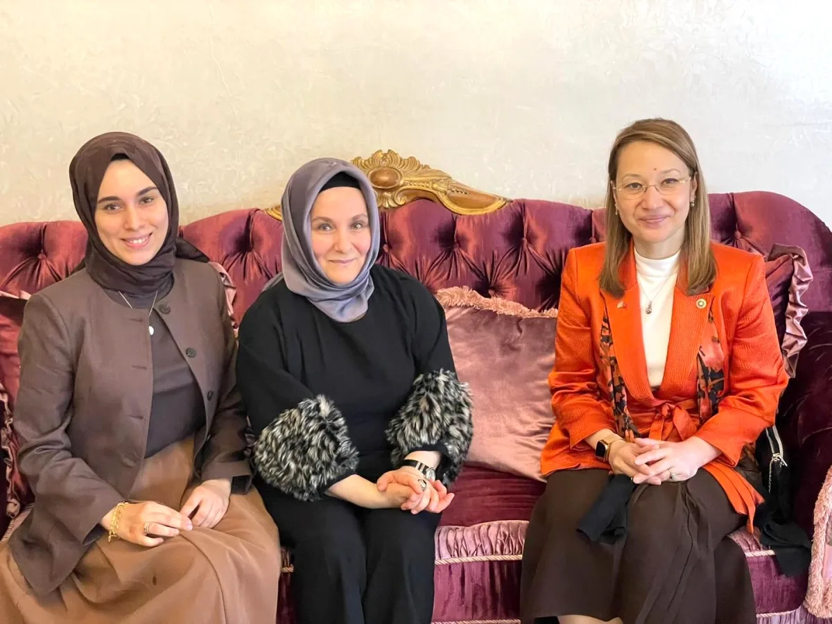 Milletvekili Derya Bakbak'tan Bayram Ziyareti Milletvekili Derya Bakbak'tan Bayram Ziyareti