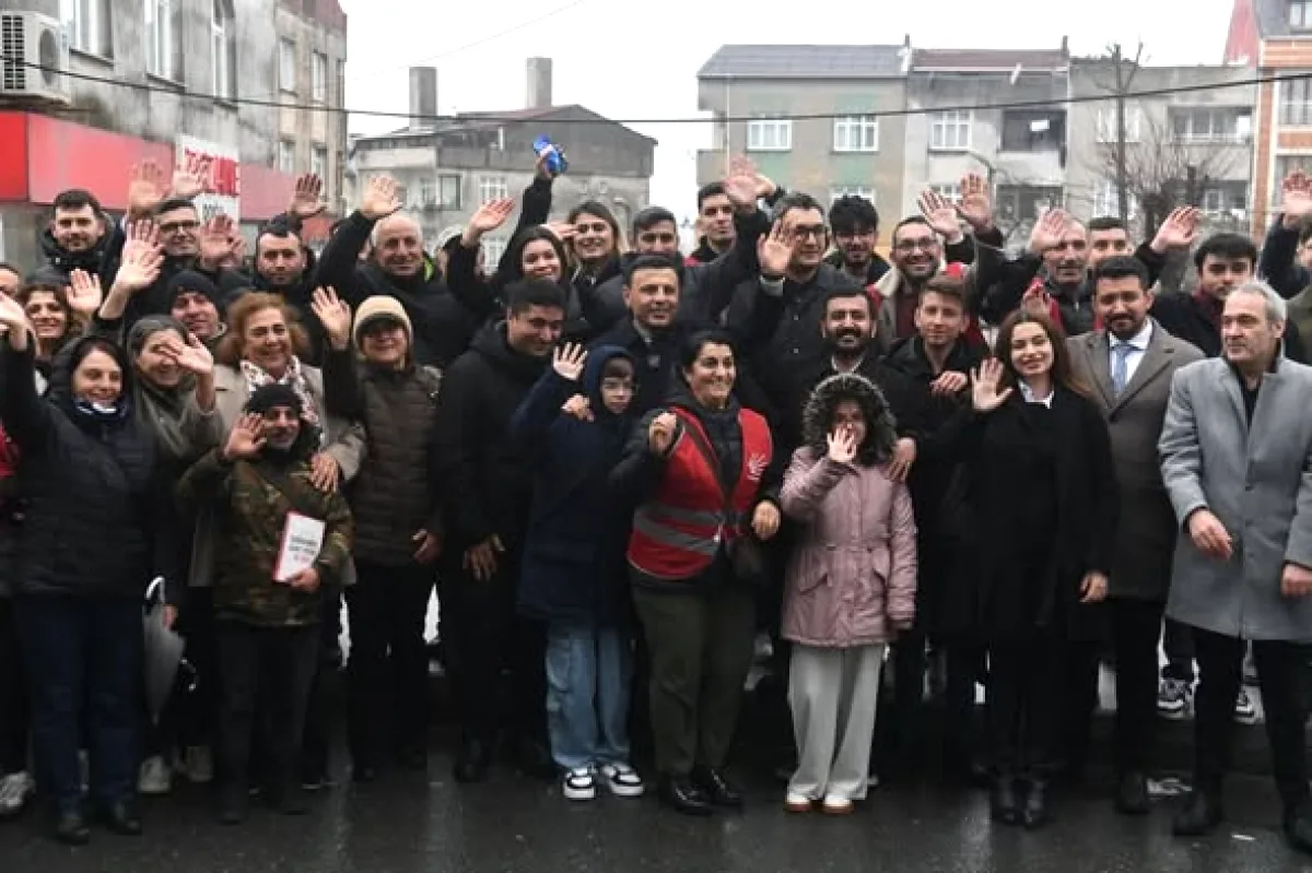 CHP'li Yöneticiler Tutuklu Başkanın İlçesinde Buluştu CHP'li Yöneticiler Tutuklu Başkanın İlçesinde Buluştu