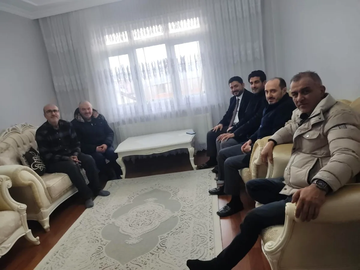 AK Parti Bağcılar'dan Mahalle Başkanına Özel Ziyaret AK Parti Bağcılar'dan Mahalle Başkanına Özel Ziyaret