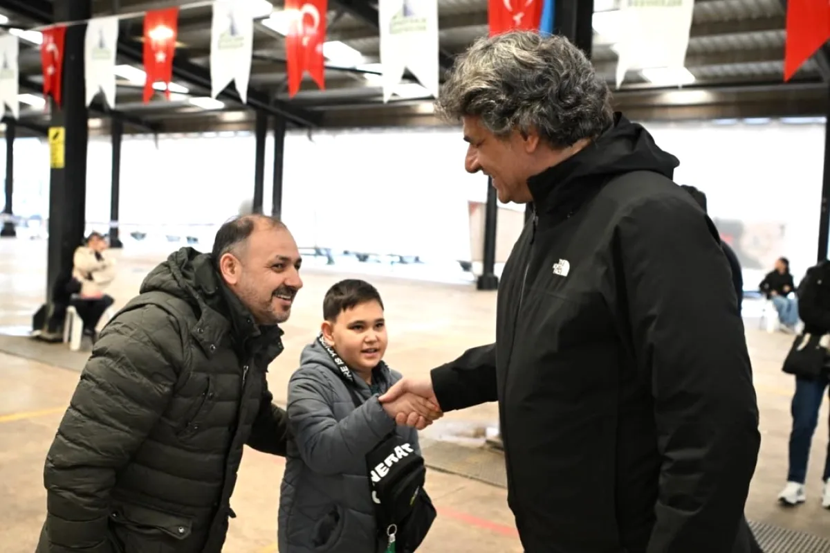Kartepe Belediye Başkanı'nın Bayram Mutluluğu Kartepe Belediye Başkanı'nın Bayram Mutluluğu