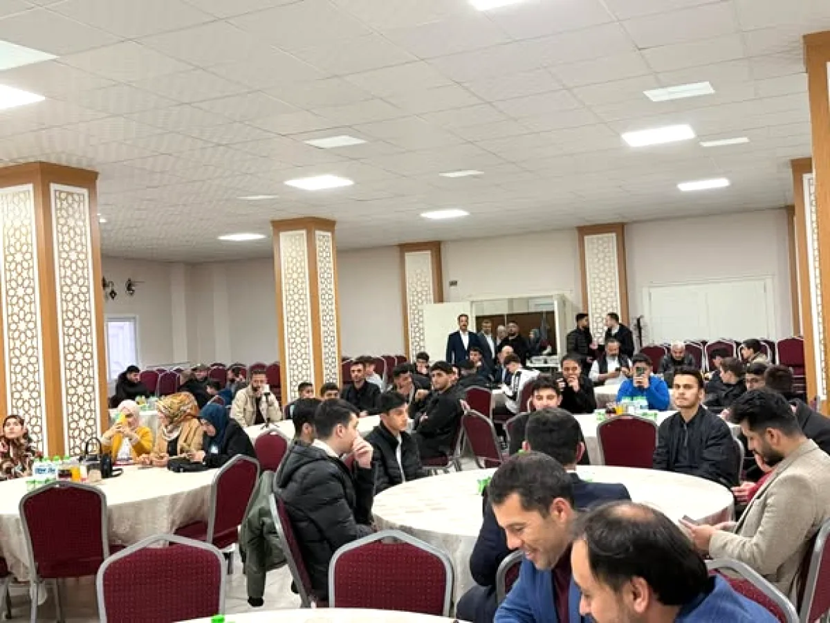 Miniklerin Camideki İlk İftar Heyecanı Miniklerin Camideki İlk İftar Heyecanı