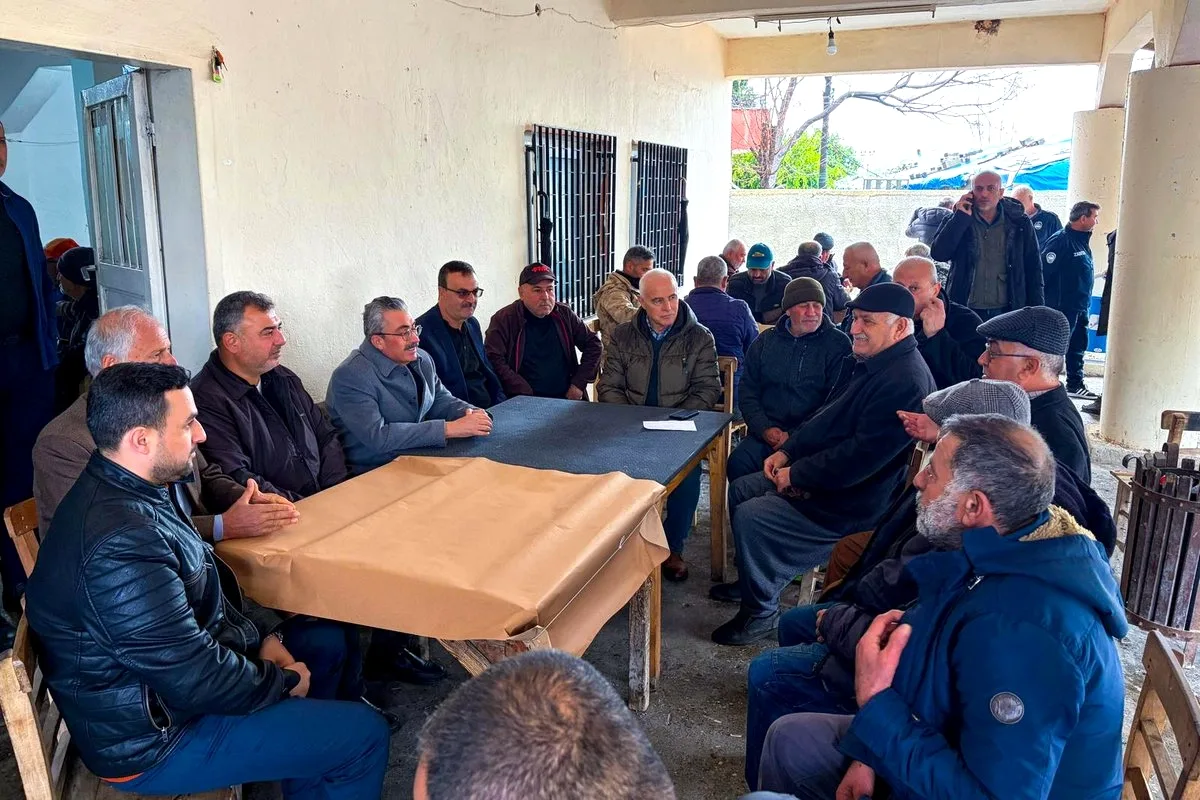 Belediye Başkanı ve Meclis Üyeleri Sahada Belediye Başkanı ve Meclis Üyeleri Sahada