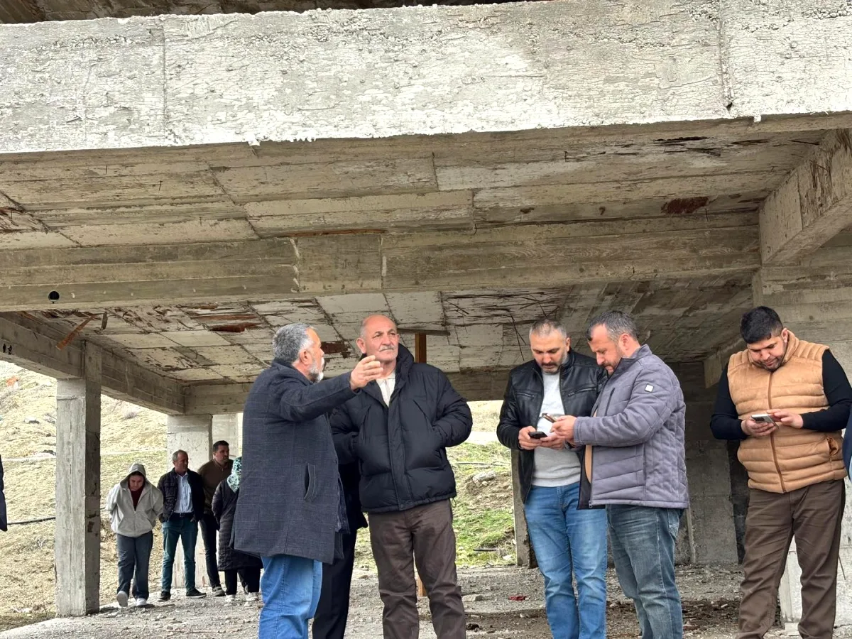 Kalecik'te İnşaat Alanında Sürpriz Ziyaret Kalecik'te İnşaat Alanında Sürpriz Ziyaret