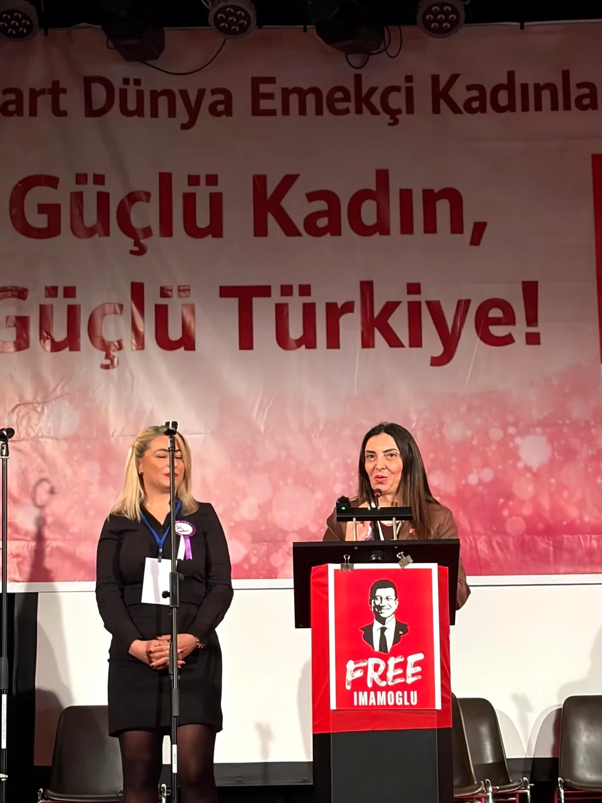 CHP'li Vekilden Yurtdışındaki 8 Mart Etkinliğinde Dikkat Çeken Açıklama CHP'li Vekilden Yurtdışındaki 8 Mart Etkinliğinde Dikkat Çeken Açıklama