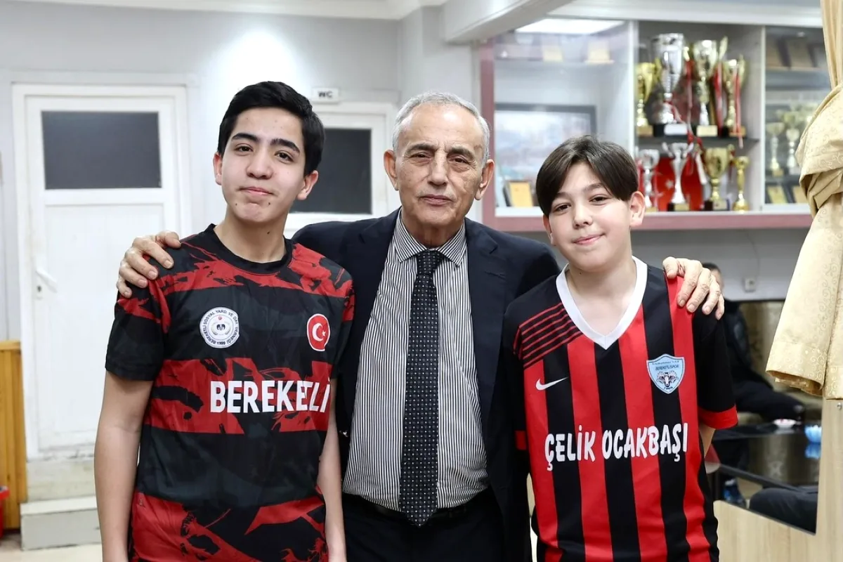 Kemal Çebi'nin Bayram Buluşmasında Sürpriz Ziyaret Kemal Çebi'nin Bayram Buluşmasında Sürpriz Ziyaret