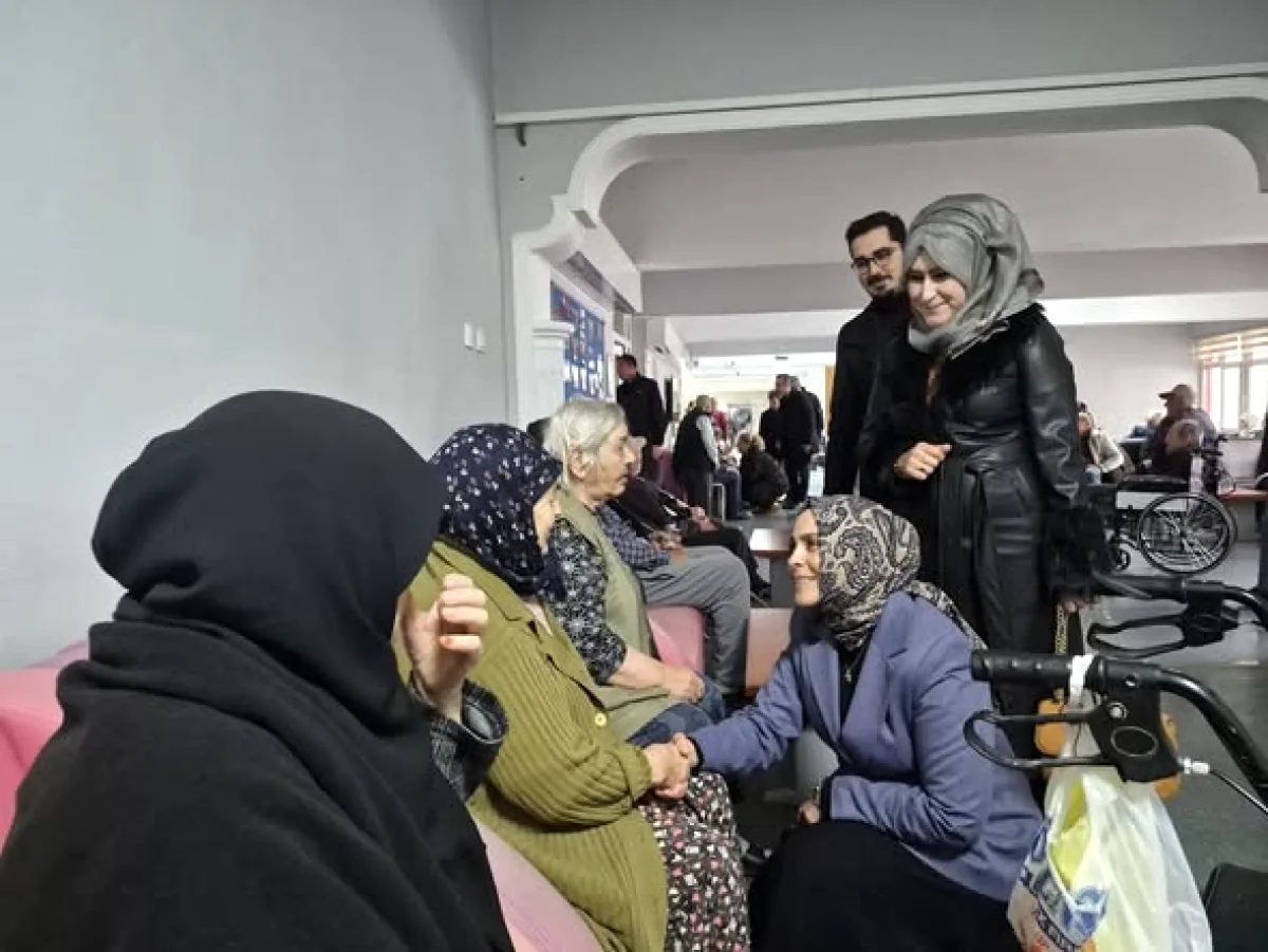 Balıkesir'de Huzurevinde Kalan Büyüklerle Duygusal Buluşma Balıkesir'de Huzurevinde Kalan Büyüklerle Duygusal Buluşma