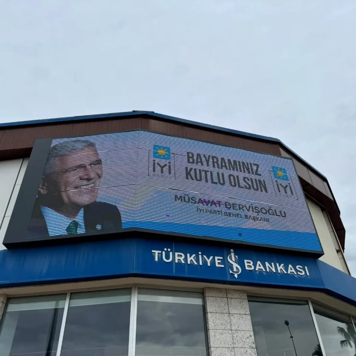 İYİ Parti Antalya'dan Geniş Kapsamlı Bayram Kutlaması İYİ Parti Antalya'dan Geniş Kapsamlı Bayram Kutlaması