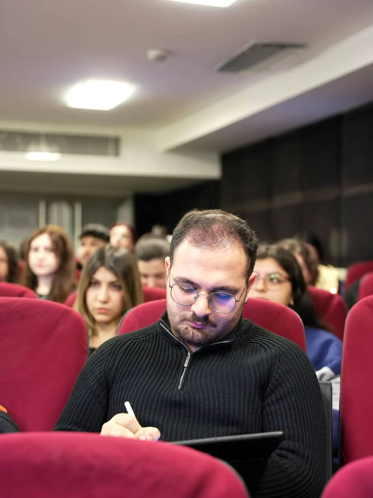 Demiroğlu Bilim Ailesi'nden Haftaya Özel Mesaj Demiroğlu Bilim Ailesi'nden Haftaya Özel Mesaj