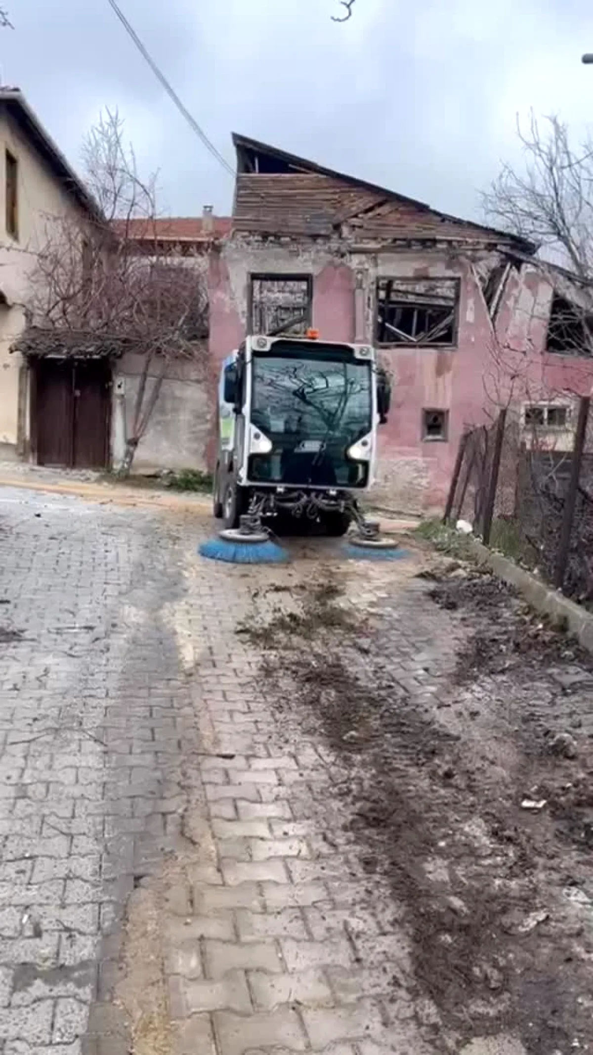Ayaş Belediyesi'nin Dar Sokaklardaki Yeni Çözümü Ayaş Belediyesi'nin Dar Sokaklardaki Yeni Çözümü
