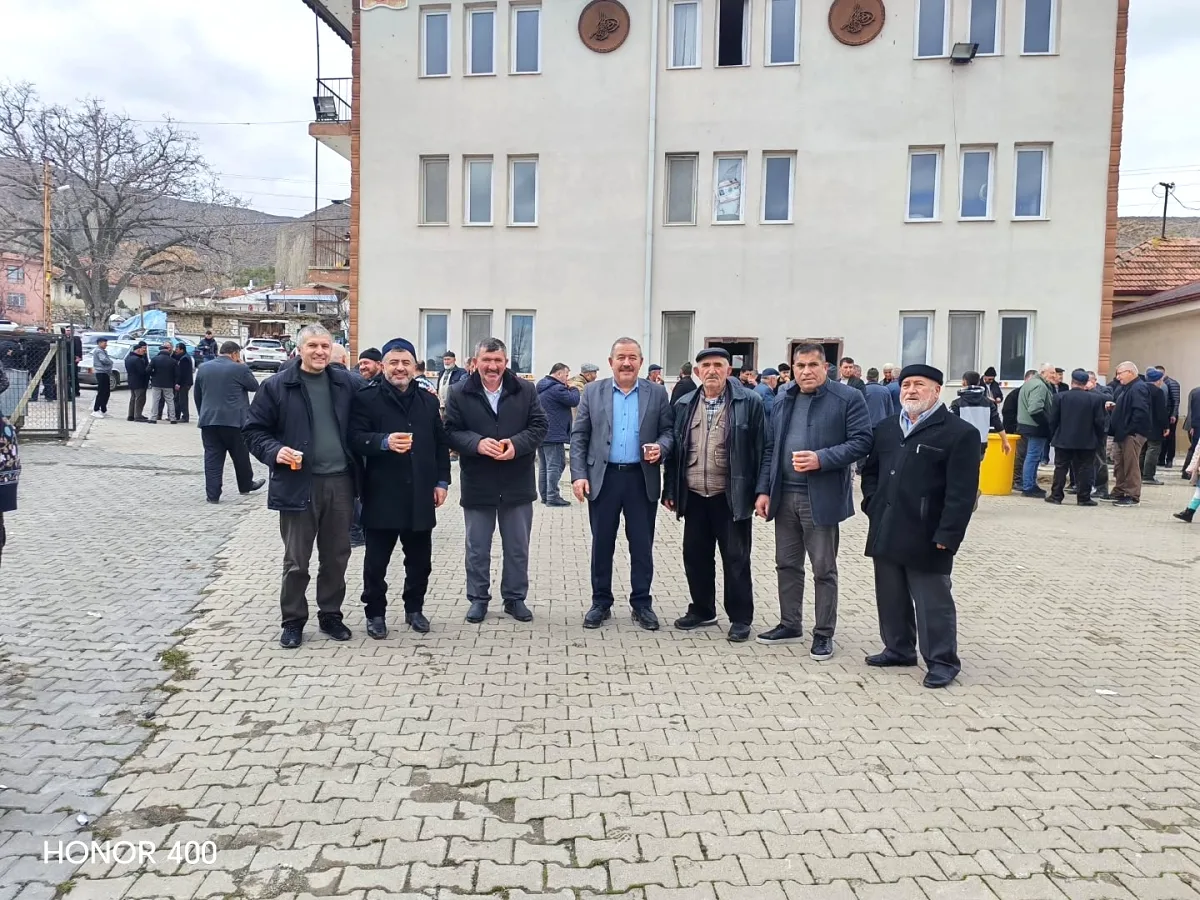 AK Parti Yönetimi Mahallede Vatandaşlarla Bir Araya Geldi AK Parti Yönetimi Mahallede Vatandaşlarla Bir Araya Geldi