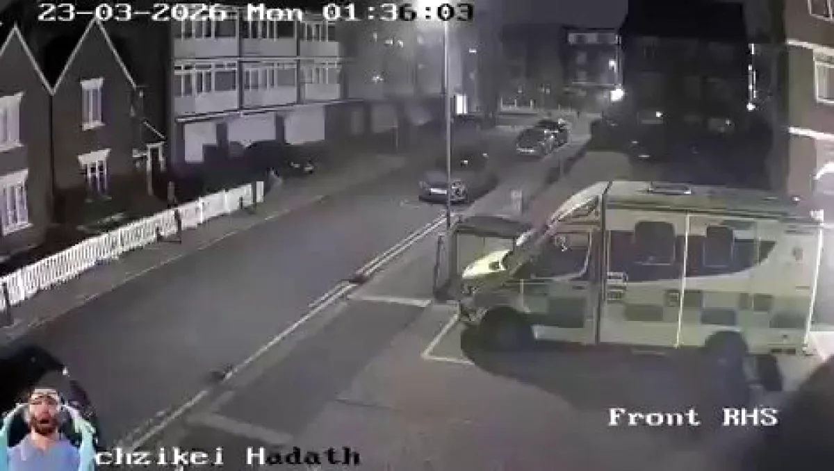 Londra'da Ambulanslara Yönelik Saldırı Londra'da Ambulanslara Yönelik Saldırı
